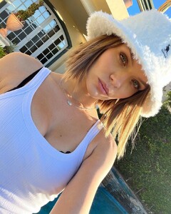 josephineskriver_306678965_1112041719460485_8986912721071741479_n.jpg