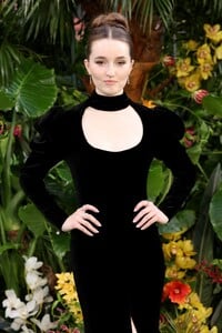 kaitlyn-dever-at-ticket-to-paradise-premiere-in-london-09-07-2022-2.jpg