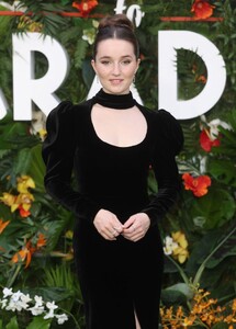 kaitlyn-dever-at-ticket-to-paradise-premiere-in-london-09-07-2022-9.jpg