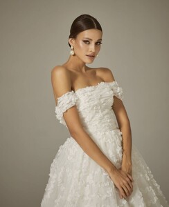 kayik-yaka-sirti-acik-pin-up-kabarik-beyaz-gelinlik-2342-97-B.jpg