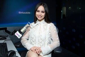 sofia-carson-siriusxm-studio-in-nyc-08-29-2022-7.jpg