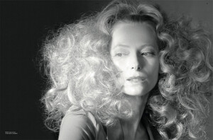 tilda-swinton5.thumb.jpg.209886d138eb11a6723f8693bc84945e.jpg