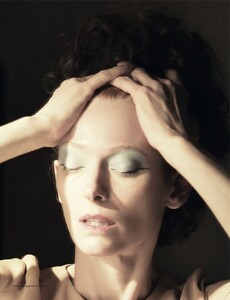 tilda-swinton6.thumb.jpg.5923775a22408d0c39a6b5f1ba91ba28.jpg