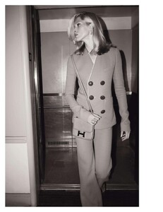 vogue-paris-11-2013_iselin-steiro_(15).thumb.jpg.baac799913cef9570a61d51157f29ce7.jpg
