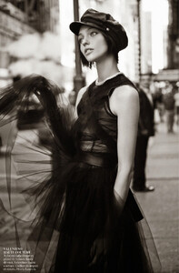 vogue-paris-11-2014_by_glen-luchford_(10).thumb.jpg.2bf913499c922de83a1d5d7fdfe0d64d.jpg