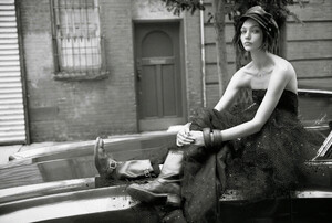 vogue-paris-11-2014_by_glen-luchford_(4).thumb.jpg.f64ff67f9a665c82805e2c5f2010b688.jpg