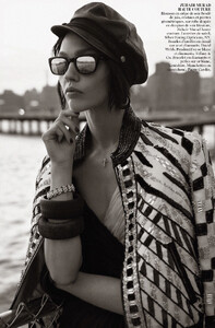vogue-paris-11-2014_by_glen-luchford_(5).thumb.jpg.8aa022f96034b33a5895f64108ac4705.jpg