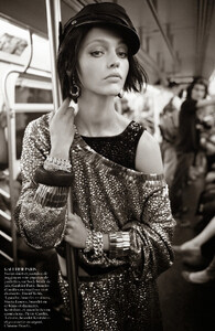 vogue-paris-11-2014_by_glen-luchford_(8).thumb.jpg.3ffab6dd6f4269b858737a94e47f096e.jpg