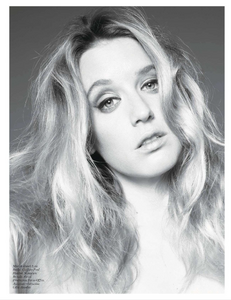vogue-paris-2012-mai-173.thumb.png.c8cb873fcca50f3663d4ee1a8ab8fc2c.png