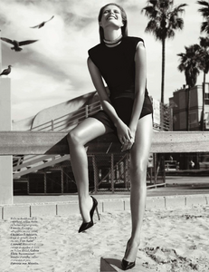 vogue-paris-2012-mai-205.thumb.png.c62b0e71a9fe58e7ca30934ae0a81f75.png