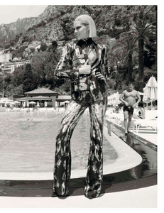vogue-paris-2012-octobre-355.thumb.png.ad139b6356559c1f4918ba079dc816f9.png