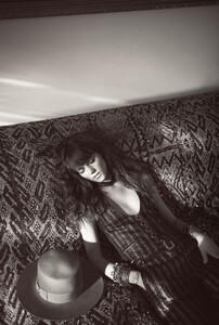 vogue-uk-june-2015_freja-beha-erichsen-by-glen-luchford_(3).thumb.jpg.c59cd006693b85a84a8fb1c6648f5edb.jpg