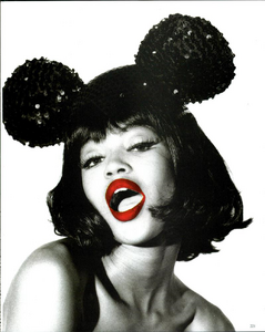 von_Unwerth_Vogue_Italia_April_1990_02.thumb.png.3c2ccfe180d2fe0d2ff90bb18499434a.png