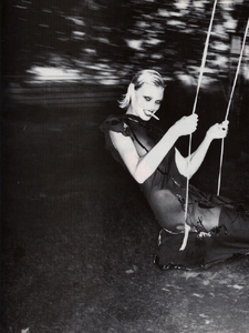 von_Unwerth_Vogue_Italia_August_1996_01.thumb.png.6a532a642b82dcc52b26938494bd7d5f.png
