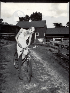 von_Unwerth_Vogue_Italia_August_1996_04.thumb.png.edb04e39e6f678b71003e8e13f47ca4b.png