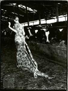 von_Unwerth_Vogue_Italia_August_1996_08.thumb.png.a5ad5b49f7a52417e72692acd3520de4.png