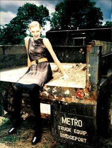 von_Unwerth_Vogue_Italia_August_1996_11.thumb.png.e3bc3f19d1a711595f8cba9345d1cead.png