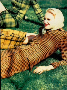 von_Unwerth_Vogue_Italia_October_1996_02.thumb.png.94cf80476a777f7f604521e660ccdd5f.png