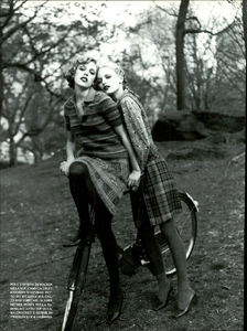 von_Unwerth_Vogue_Italia_October_1996_15.thumb.png.b919374c4a93d7dc9180571187487153.png