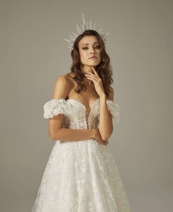 yildiz-dantelli-dusuk-madonna-yakali-a-kesim-gelinlik-2809-10-B.jpg