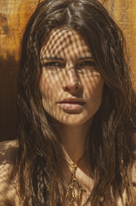 zeynep-represents-2021-09-cosmo-special-beauty-07.jpg