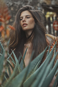 zeynep-represents-2021-09-cosmo-special-beauty-11.jpg