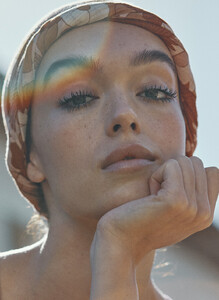 zeynep-represents-2021-09-cosmo-special-beauty-14.jpg