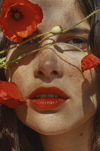 zeynep-represents-2021-09-cosmo-special-beauty-16.jpg