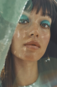 zeynep-represents-2021-09-cosmo-special-beauty-22.jpg