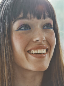 zeynep-represents-2021-09-cosmo-special-beauty-24.jpg