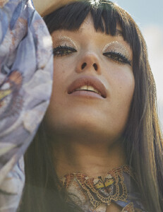 zeynep-represents-2021-09-cosmo-special-beauty-29.jpg