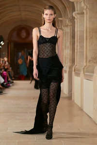 00018-victoria-beckham-spring-2023-ready-to-wear-credit-gorunway.thumb.webp.9df3ac6a532ece1113aa95a7f5fa024a.webp
