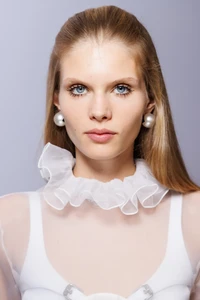 00031-givenchy-spring-2023-ready-to-wear-beauty-credit-gorunway.thumb.webp.e3fa148a917dea93cf2fec1eed9d71d3.webp