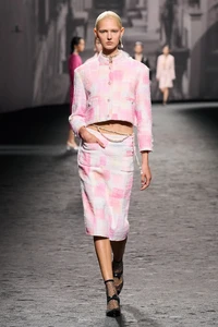 00038-chanel-spring-2023-ready-to-wear-credit-gorunway.thumb.webp.a0e9290d6abbea43f0c2c80fcd12a867.webp