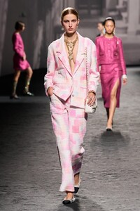 00039-chanel-spring-2023-ready-to-wear-credit-gorunway.jpg