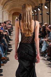 00049-victoria-beckham-spring-2023-ready-to-wear-details-credit-gorunway.thumb.webp.c321c18a82b793834a3b8472191077a8.webp