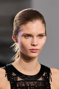 00068-sacai-spring-2023-ready-to-wear-details-credit-gorunway.thumb.webp.6f49a034849d9c6df93f6a2555c912f5.webp