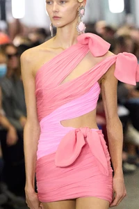 00175-giambattista-valli-spring-2023-ready-to-wear-details-credit-gorunway.thumb.webp.d3a7157cee743e9ac9f8258e1e6de4c4.webp