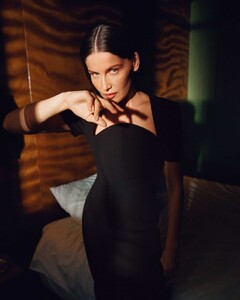 Roland-Mouret_RS23-Collection_Laetitia-Casta_©Roland-Mouret_Harley-Weir_02_PRESS-Clean-scaled.jpg