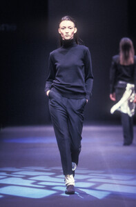 1064770585_PacoRabanne1998WomenRTW20.thumb.jpg.003e92425d0c6675b8d3bcc806d77b08.jpg