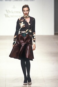 1100693838_VivienneWestwood2000WomenRTW57.thumb.jpg.e4b93bcf0efa285cc8b6f04c2175d7f5.jpg