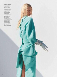 Elizabeth Debicki @ Vogue Germany November 2022_05.jpg