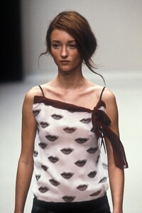 1182466779_Prada2000WomenRTW83.thumb.jpg.4901da8546980c6306c394ab9c5751d5.jpg