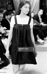 CATWALK CHANEL CRUISE 1994 FW (2).jpg