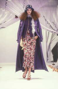 1215761589_NinaRicci1998WomenRTW15.thumb.jpg.23eab0f8b7acf46f9d5f7ad1cb02cb65.jpg