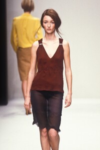 1244742306_Prada2000WomenRTW48.thumb.jpg.7d312b2df2c94b181a1a9693b8f87342.jpg