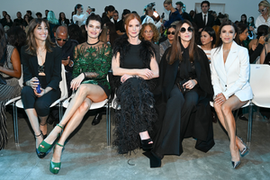 1366814999_ElieSaab-FrontRow-ParisFashionWeek-WomenswearSpring-Summer20234.png