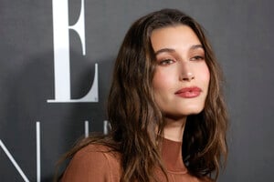 1382529302_HaileyBaldwin-ElleWomeninHollywoodCelebration@LA2022_10_172.thumb.jpg.acf459ea763b9bd7ff69d7b4cf7fc044.jpg