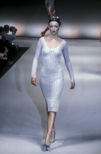 1413671508_Blumarine1998WomenRTW101.thumb.jpg.797f528762f72bd14df344ab1509568f.jpg