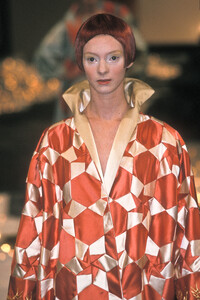 1451419162_Givenchy1998HauteCouture40.thumb.jpg.5c590deb8f9a2126cd7439a833e49094.jpg